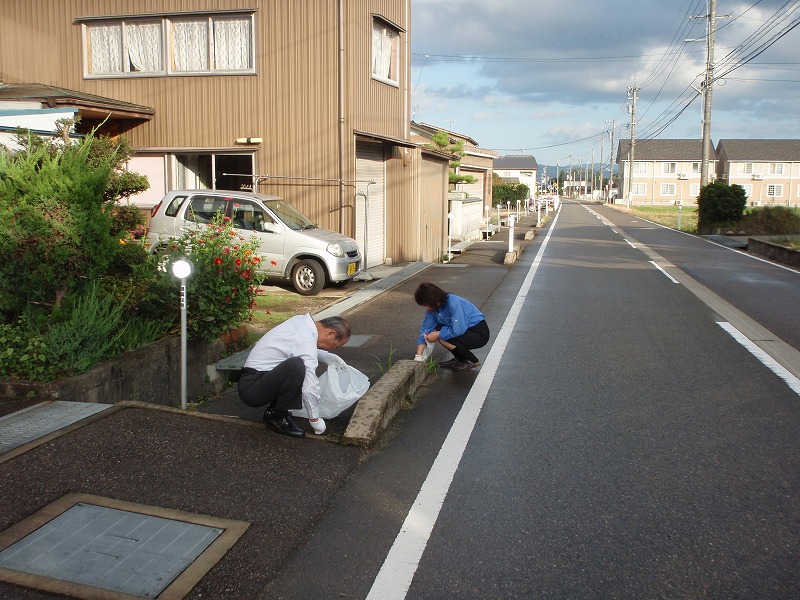 ９月の道路愛護ボランティア_b0182306_13594086.jpg