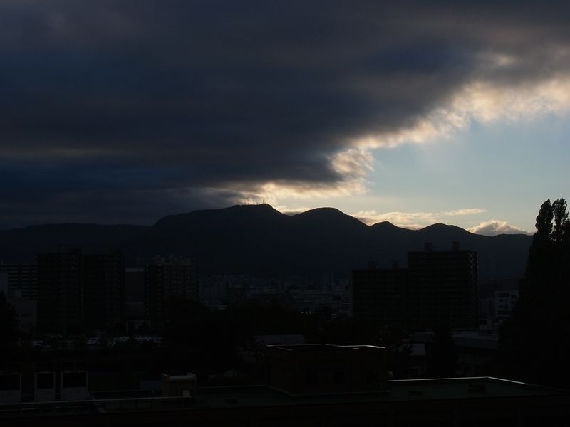 札幌市を覆った暗雲_c0025115_19515893.jpg