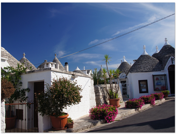 エーゲ海・アドリア海クルーズ(11)　とんがり屋根の可愛いアルベロベッロへ_d0210324_230188.jpg