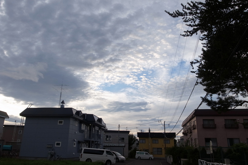 秋らしい雲模様の日。_c0051132_21573410.jpg
