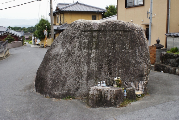 彼岸花で赤く染められた葛城古道を歩く(1)六地蔵石仏_b0063958_23444928.jpg