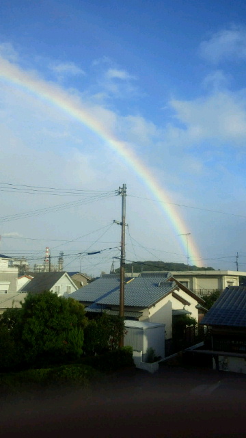 台風一過：台風１７号の過ぎ去った空に強烈な虹が出た！_e0171614_19205393.jpg