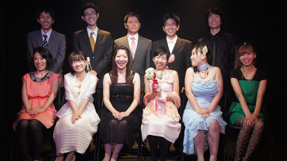 二次会の帰り道 の人達が披露宴で撮ってそうな集合写真 中野劇団稽古場ブログ