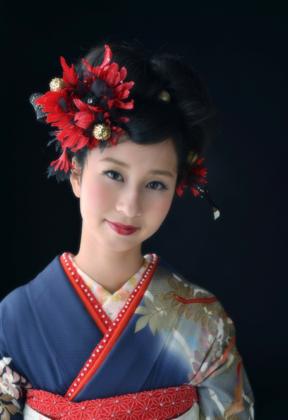普段は素顔に近い状態でキャンパス内を....との事...もうすぐ...._b0194185_23105134.jpg