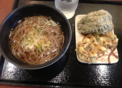 ランチ２０１２１２０３かけそば＆おにぎり_a0026413_1925131.jpg