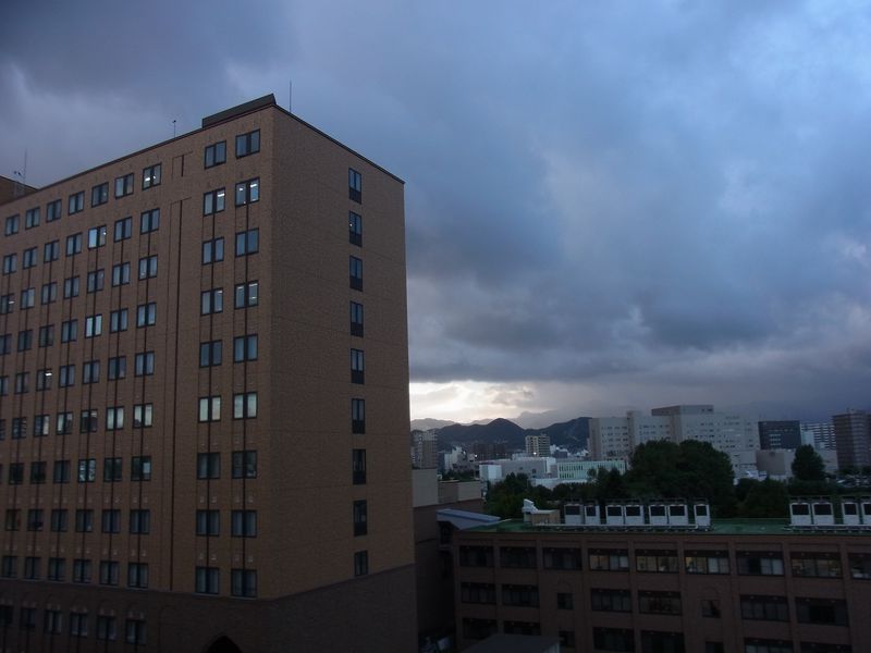 台風の後もぐずつく札幌_c0025115_19101632.jpg