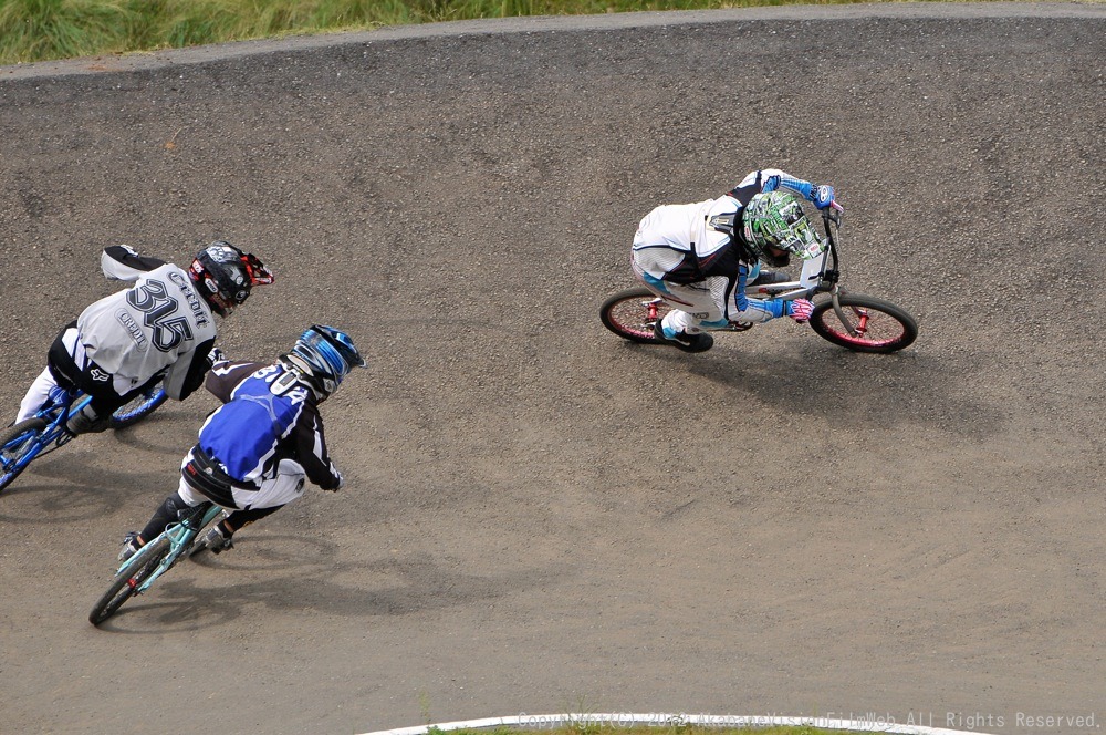 ２０１２JBMXFシリーズ第６戦秩父大会VOL2：マスターズ決勝　動画あり_b0065730_11235655.jpg
