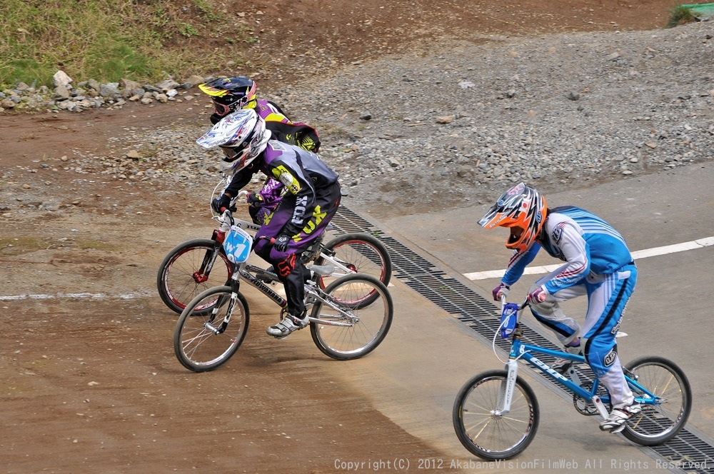 ２０１２JBMXFシリーズ第６戦秩父大会VOL6：ガールズ１３才以上決勝　動画あり_b0065730_18453147.jpg