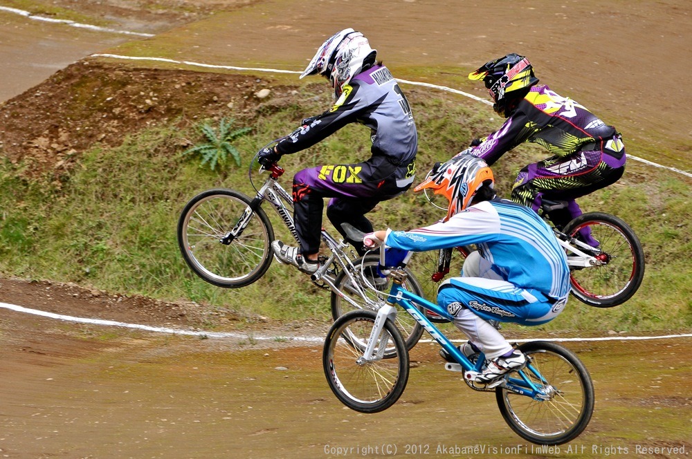 ２０１２JBMXFシリーズ第６戦秩父大会VOL6：ガールズ１３才以上決勝　動画あり_b0065730_18455442.jpg