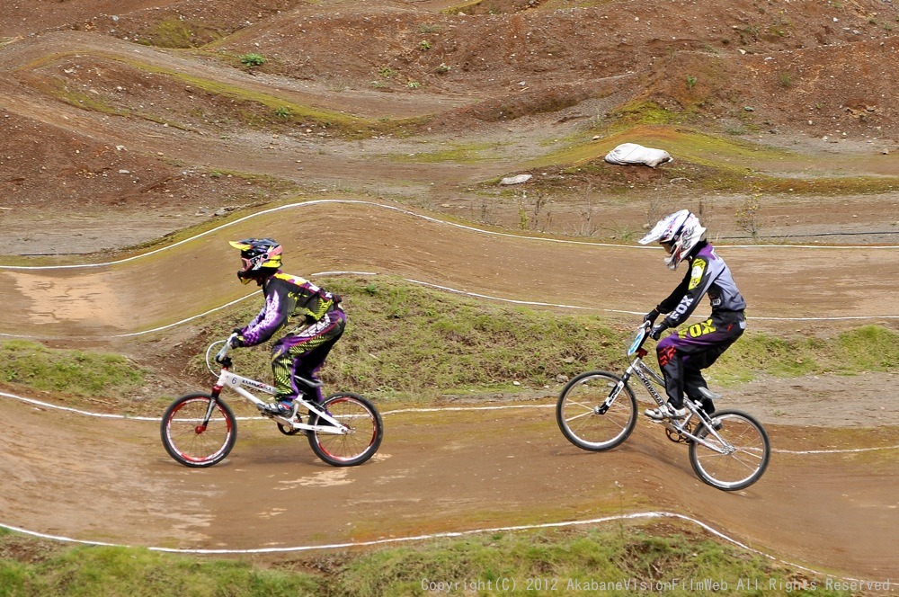 ２０１２JBMXFシリーズ第６戦秩父大会VOL6：ガールズ１３才以上決勝　動画あり_b0065730_18495358.jpg