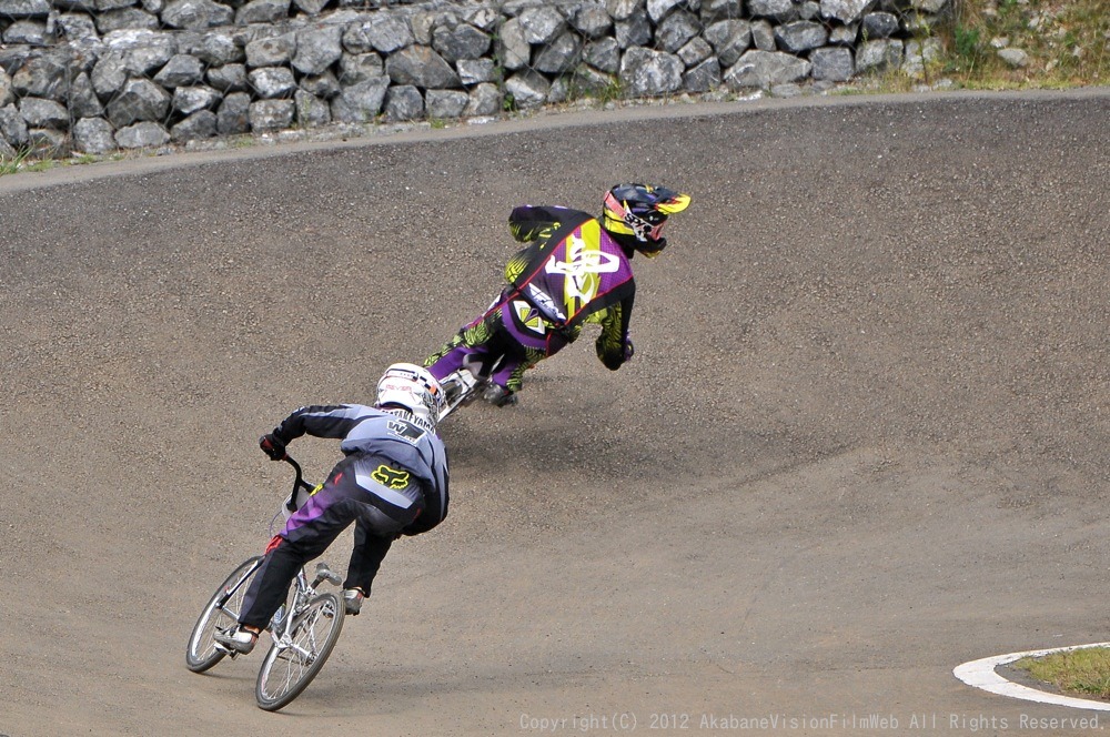 ２０１２JBMXFシリーズ第６戦秩父大会VOL6：ガールズ１３才以上決勝　動画あり_b0065730_18505495.jpg