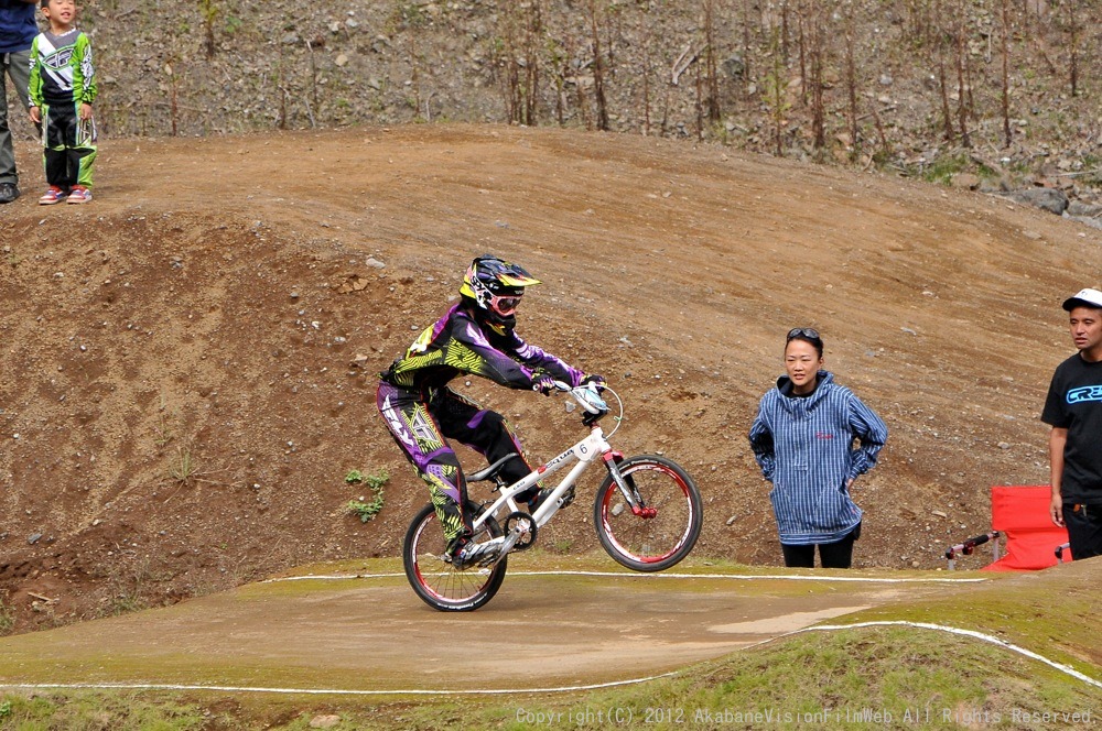 ２０１２JBMXFシリーズ第６戦秩父大会VOL6：ガールズ１３才以上決勝　動画あり_b0065730_18511661.jpg