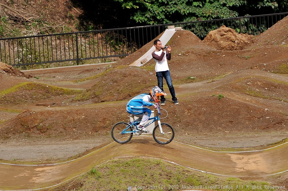２０１２JBMXFシリーズ第６戦秩父大会VOL6：ガールズ１３才以上決勝　動画あり_b0065730_18522271.jpg