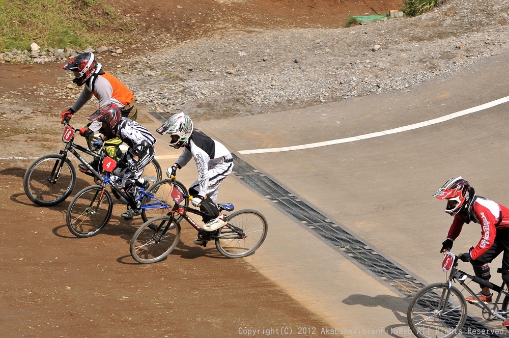 ２０１２JBMXFシリーズ第６戦秩父大会VOL7：クルーザー３９才以下 /40才以上決勝　動画あり_b0065730_19553971.jpg