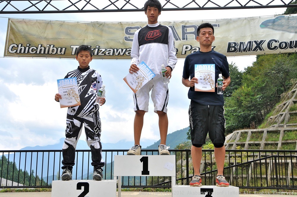 ２０１２JBMXFシリーズ第６戦秩父大会VOL7：クルーザー３９才以下 /40才以上決勝　動画あり_b0065730_2011050.jpg