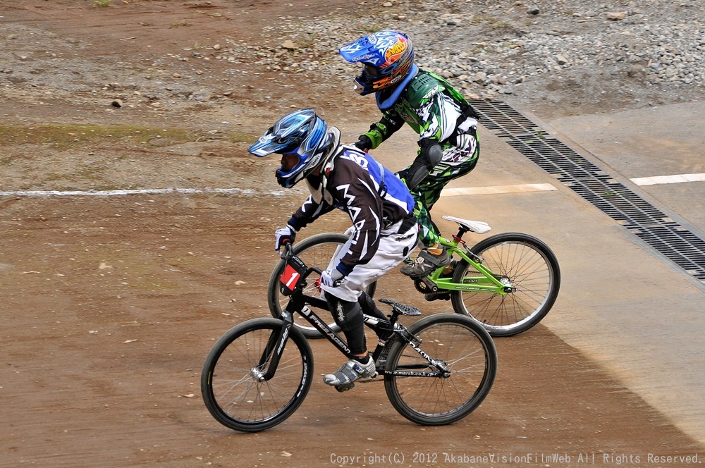 ２０１２JBMXFシリーズ第６戦秩父大会VOL7：クルーザー３９才以下 /40才以上決勝　動画あり_b0065730_2034614.jpg