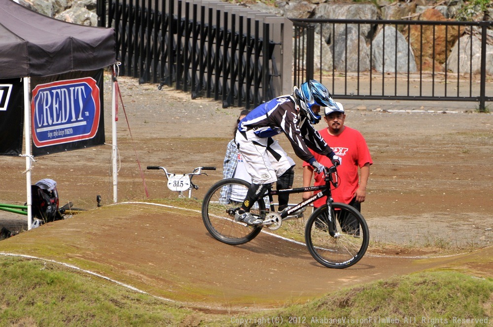 ２０１２JBMXFシリーズ第６戦秩父大会VOL7：クルーザー３９才以下 /40才以上決勝　動画あり_b0065730_2064629.jpg