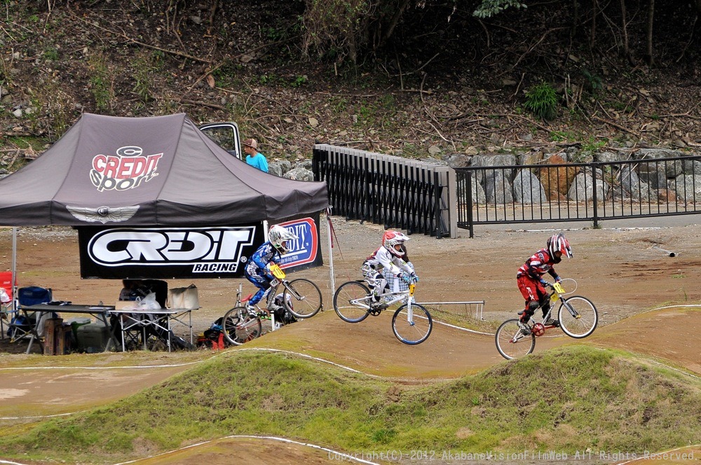 ２０１２JBMXFシリーズ第６戦秩父大会VOL9：ボーイズ７−８才決勝　動画あり_b0065730_22543378.jpg