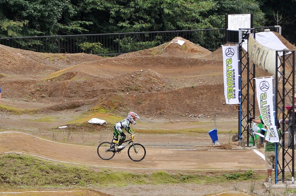 ２０１２JBMXFシリーズ第６戦秩父大会VOL9：ボーイズ７−８才決勝　動画あり_b0065730_22544676.jpg