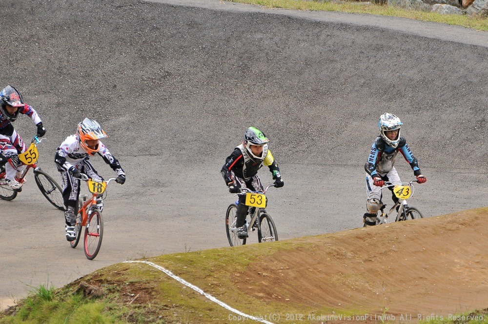 ２０１２JBMXFシリーズ第６戦秩父大会VOL10：ボーイズ９−１０才決勝　動画あり_b0065730_2348767.jpg