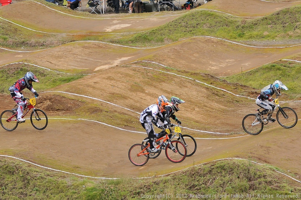 ２０１２JBMXFシリーズ第６戦秩父大会VOL10：ボーイズ９−１０才決勝　動画あり_b0065730_23491099.jpg