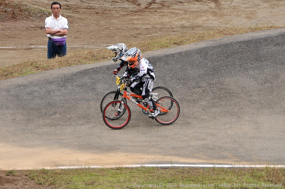 ２０１２JBMXFシリーズ第６戦秩父大会VOL10：ボーイズ９−１０才決勝　動画あり_b0065730_23504274.jpg