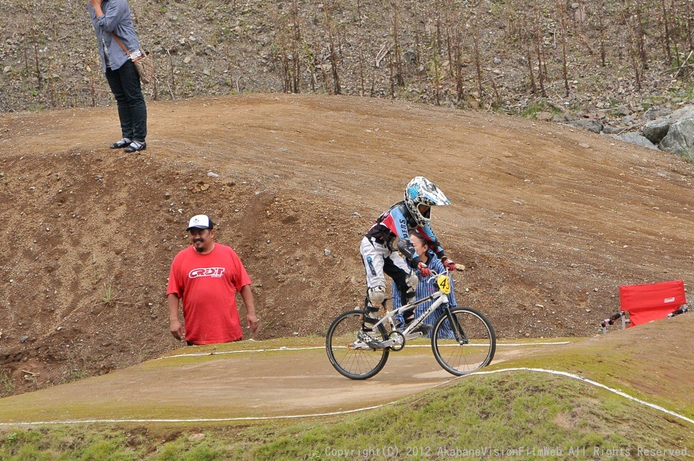 ２０１２JBMXFシリーズ第６戦秩父大会VOL10：ボーイズ９−１０才決勝　動画あり_b0065730_23532176.jpg