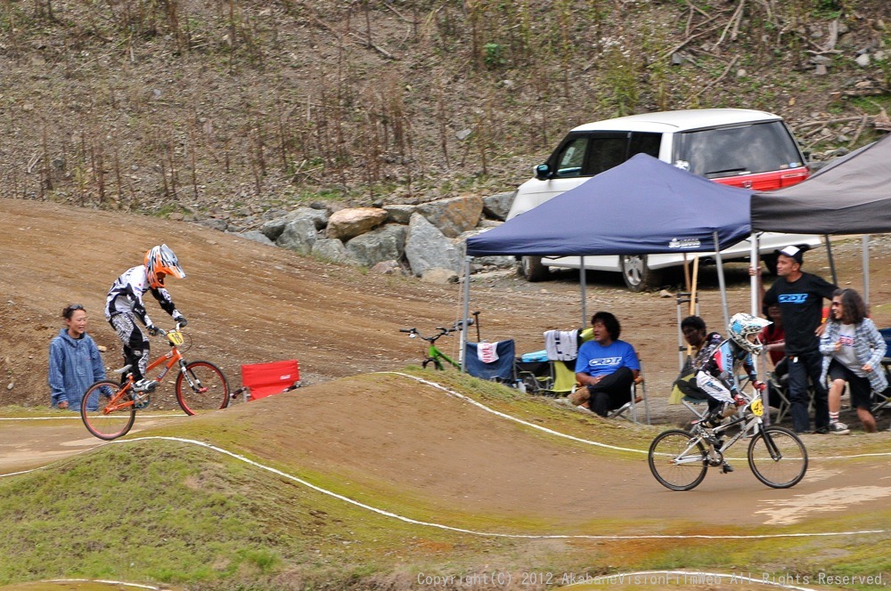 ２０１２JBMXFシリーズ第６戦秩父大会VOL10：ボーイズ９−１０才決勝　動画あり_b0065730_23533310.jpg