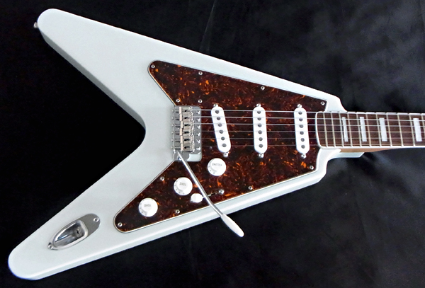 「Pale Blue SolidのGibfendrix 1本目」が完成〜デス!_e0053731_1942255.jpg