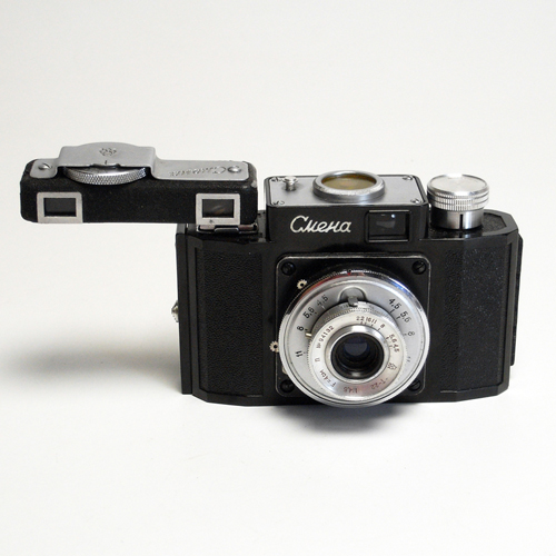 СМЕНА 8М トイカメラ ソ連が生んだ希少な「LOMO SMENA 8M」、大人が遊べるトイカメラ