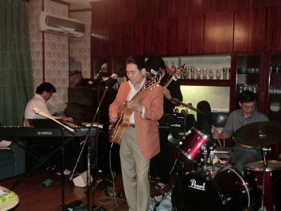 山崎邸ジャズライブ。_e0119092_9491186.jpg