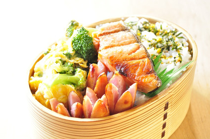塩鮭とブロッコリーのお弁当_b0171098_8252258.jpg