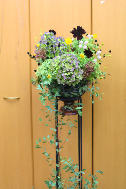 一会定期スクール9月　祭壇装花またはメインテーブル装花１　アイアンの柱部門_a0042928_18152120.jpg