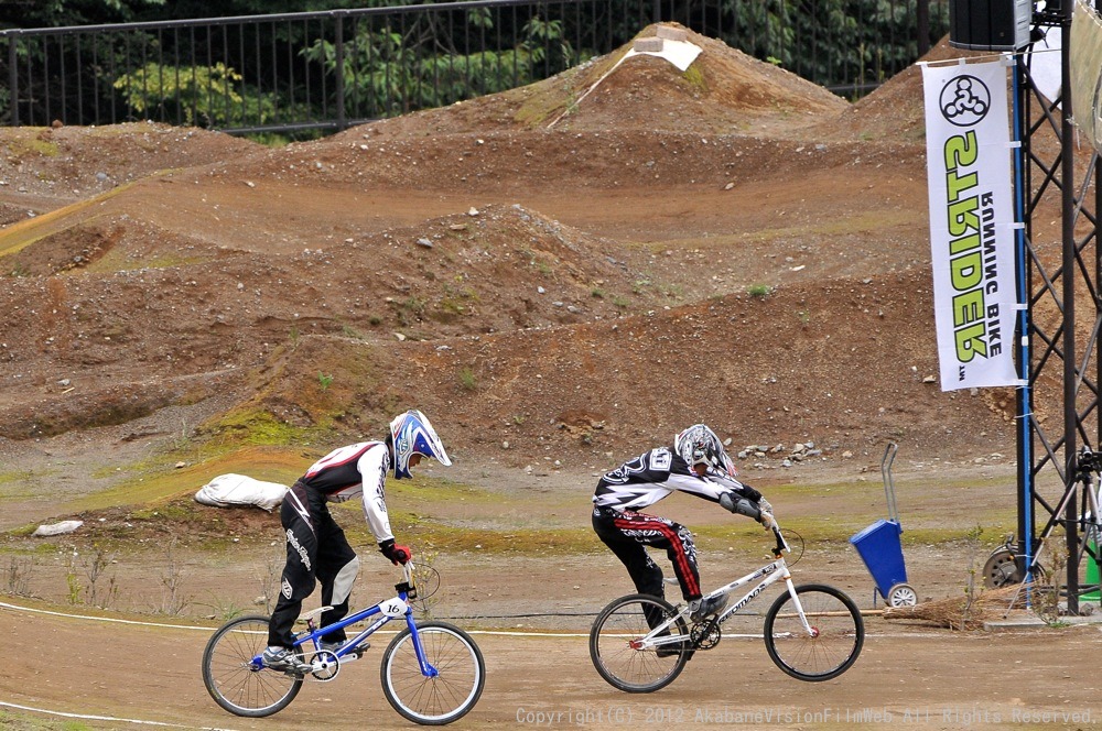 ２０１２JBMXFシリーズ第６戦秩父大会VOL11：ボーイズ１１−１２才決勝　動画あり_b0065730_7134431.jpg