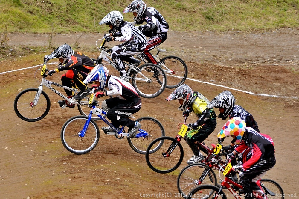 ２０１２JBMXFシリーズ第６戦秩父大会VOL11：ボーイズ１１−１２才決勝　動画あり_b0065730_753798.jpg