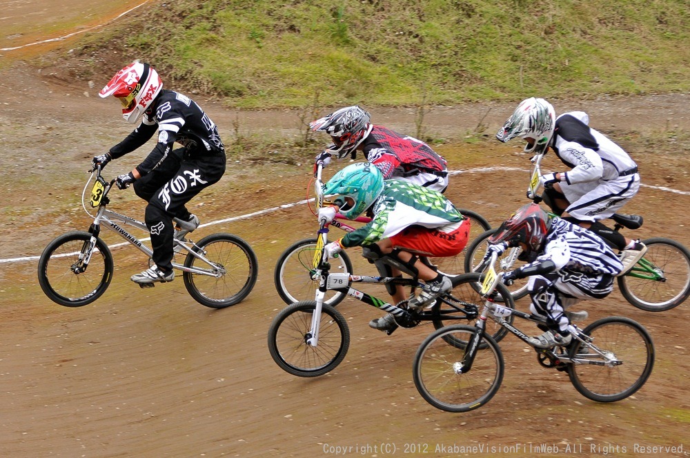 ２０１２JBMXFシリーズ第６戦秩父大会VOL12：ボーイズ１３−１４才決勝　動画あり_b0065730_8141998.jpg