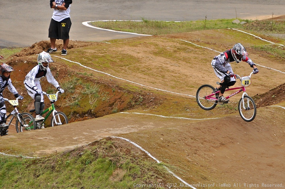 ２０１２JBMXFシリーズ第６戦秩父大会VOL12：ボーイズ１３−１４才決勝　動画あり_b0065730_8164289.jpg