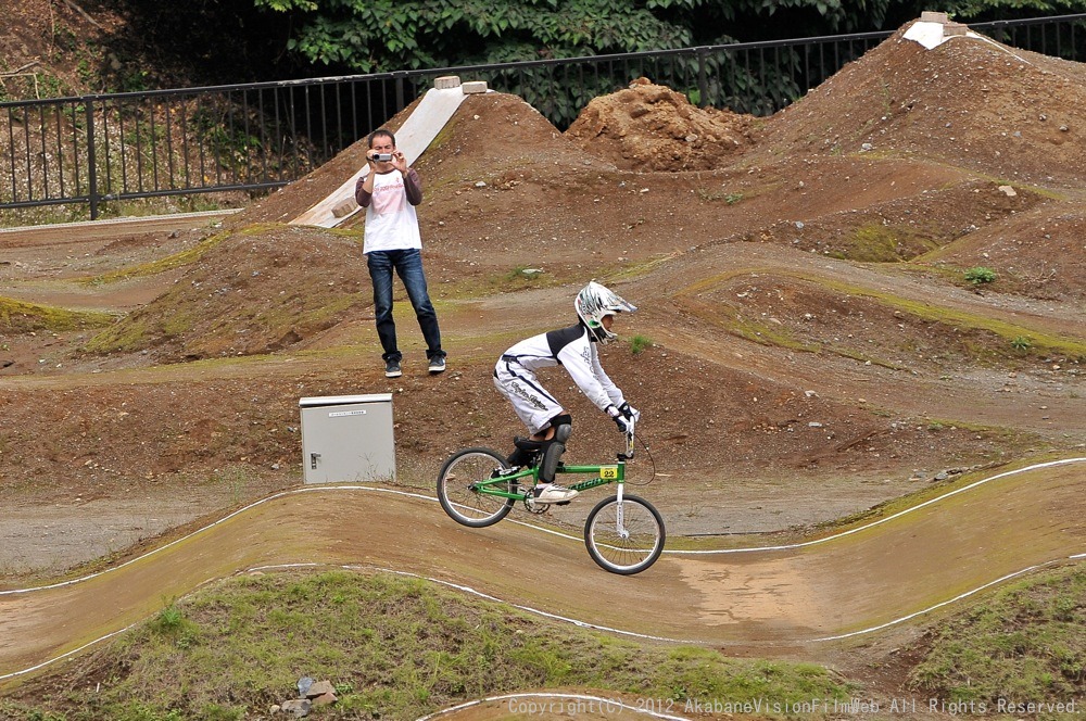 ２０１２JBMXFシリーズ第６戦秩父大会VOL12：ボーイズ１３−１４才決勝　動画あり_b0065730_8202839.jpg