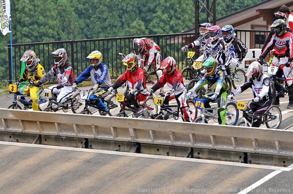 ２０１２JBMXFシリーズ第６戦秩父大会VOL13：ボーイズ１５−１６才決勝　動画あり_b0065730_932712.jpg
