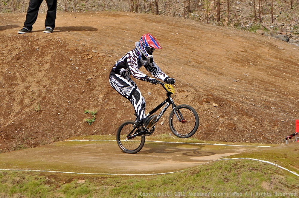 ２０１２JBMXFシリーズ第６戦秩父大会VOL14：メン１７才以上決勝　動画あり_b0065730_9514015.jpg