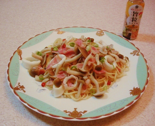 しめじと烏賊の旨粒しょうゆ和風パスタ_e0126576_2128537.jpg