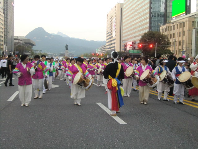 韓国ソウルで遊学二十九日目・ハイソウルフェスティバルを見に歩く_b0044296_10204140.jpg