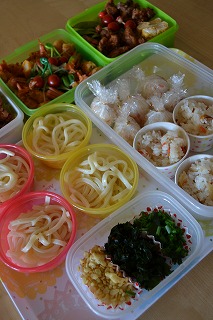うどんに焼きそばもok 子どもが食べたいものをつめこんだ夢の運動会