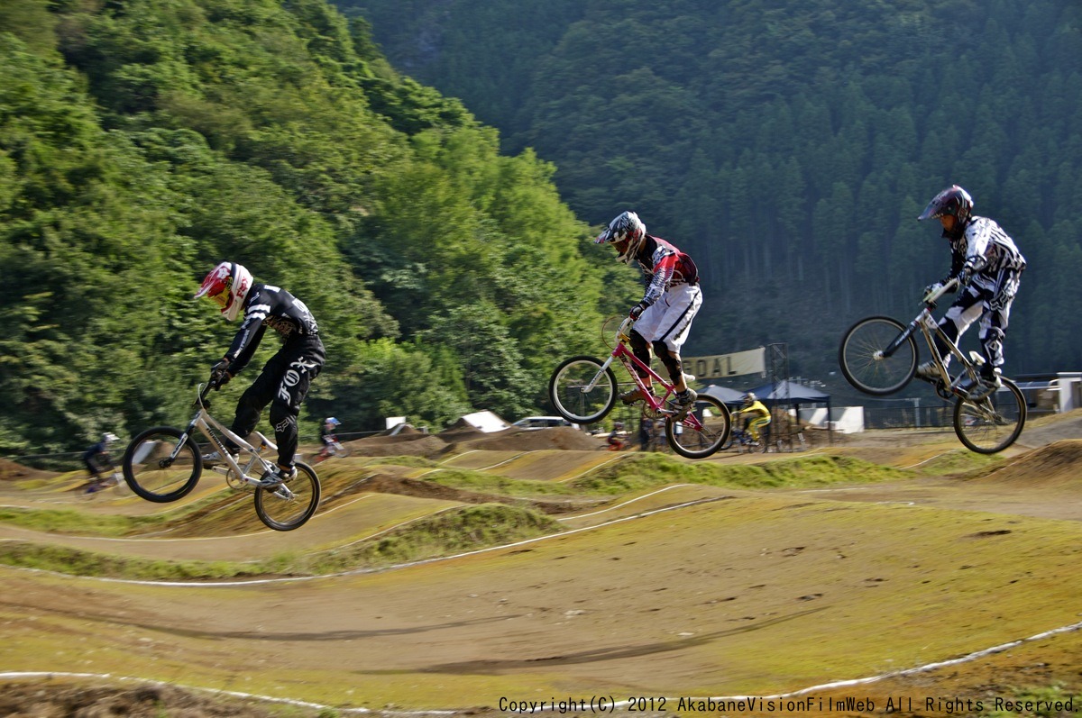 ２０１２JBMXFシリーズ第６戦秩父大会VOL18：公式練習の風景_b0065730_1940379.jpg