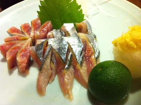 ログハウスきこりの羽根つき餃子&サンマ刺身_f0053279_1040644.jpg