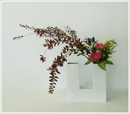 二つ口の花器に : tamins の花と空と月と☆