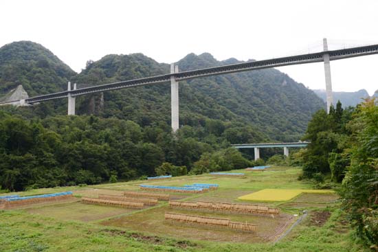 復興予算で沖縄と北海道の道路工事。民主党政権崩壊は官僚のクーデター~懐かしい八ッ場ダム訪問_e0171573_23553358.jpg