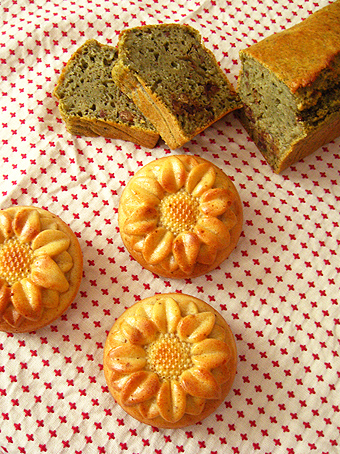 よもぎと小豆のパウンドケーキと飴色たまねぎケーキ。_b0157575_7562170.jpg