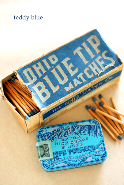 old tobacco tin & matches  昔のたばことマッチ箱_e0253364_1725082.jpg