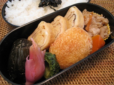 コロッケ弁当_f0005043_9164834.jpg